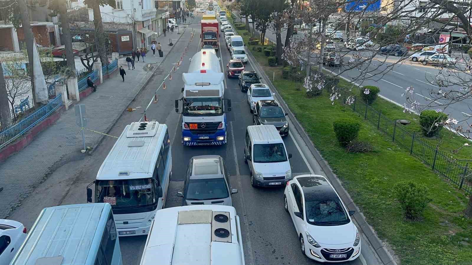 Karadeniz Sahil Yolu’nun Ordu güzergâhında trafik yoğunluğu