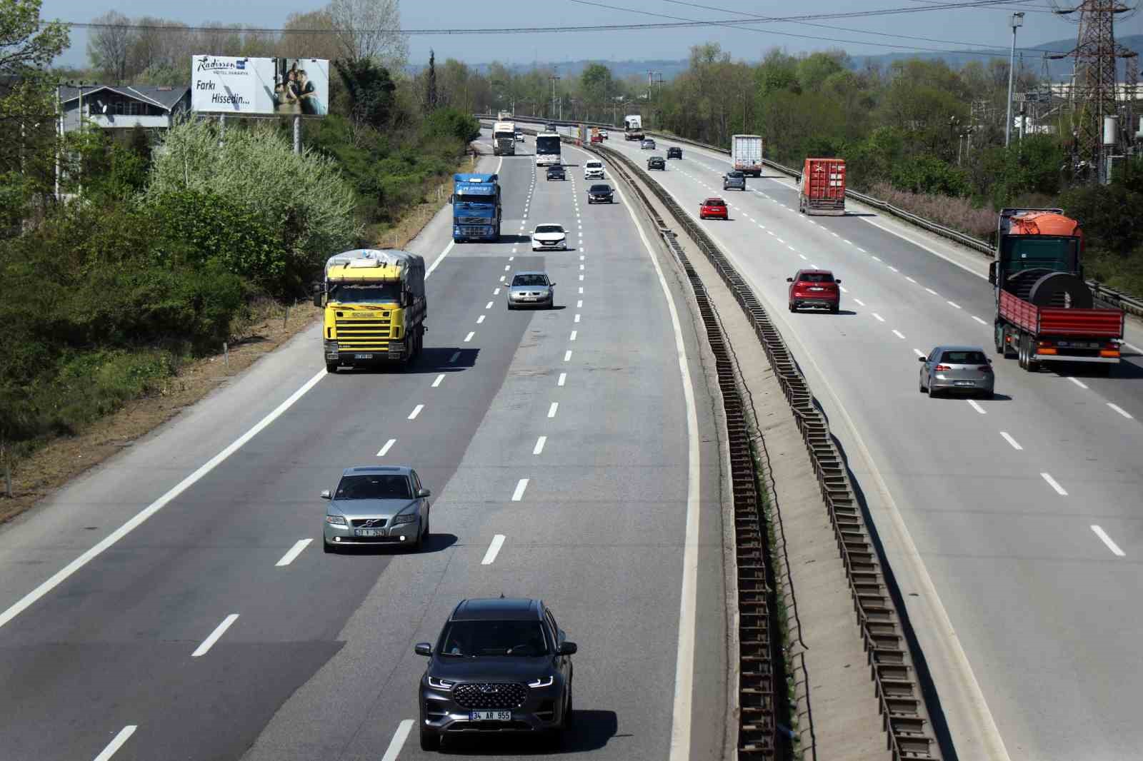 Anadolu Otoyolu Sakarya geçişinde akıcı bayram trafiği