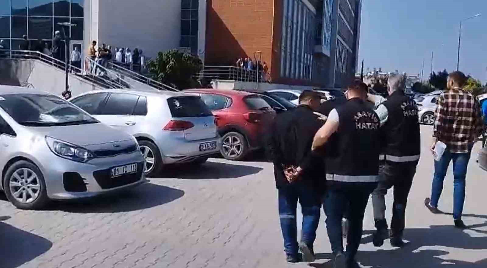 İskenderun’da aranması bulunan 2 şahıs yakalandı