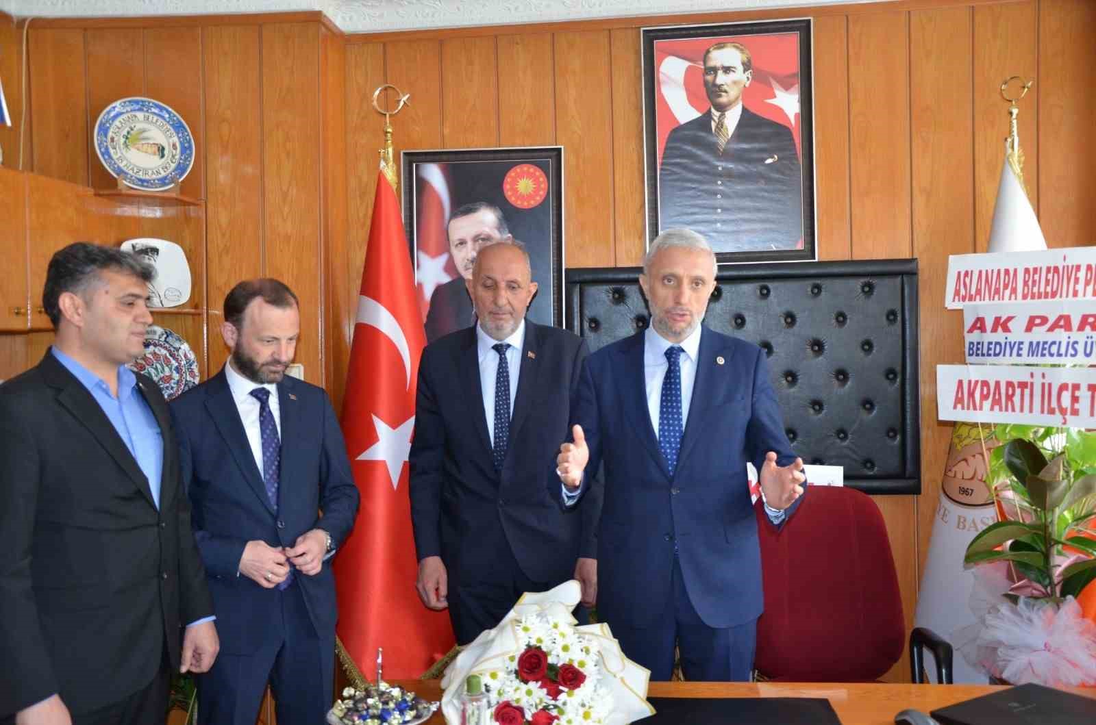 Aslanapa Belediye Başkanı Necati Kulik, g&ouml;revi G&ouml;khan G&uuml;rel&rsquo;den devraldı
