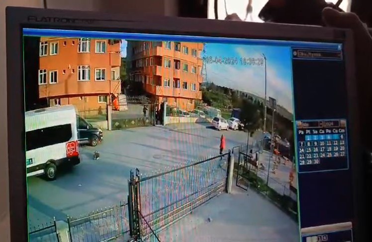 Arnavutköy’de feci kaza kamerada: Servis minibüsü, 7 yaşındaki çocuğu ezdi 