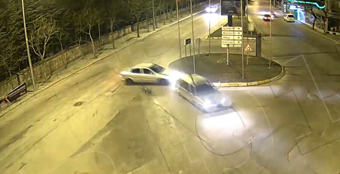Isparta&rsquo;da meydana gelen trafik kazaları KGYS kameralarına yansıdı
