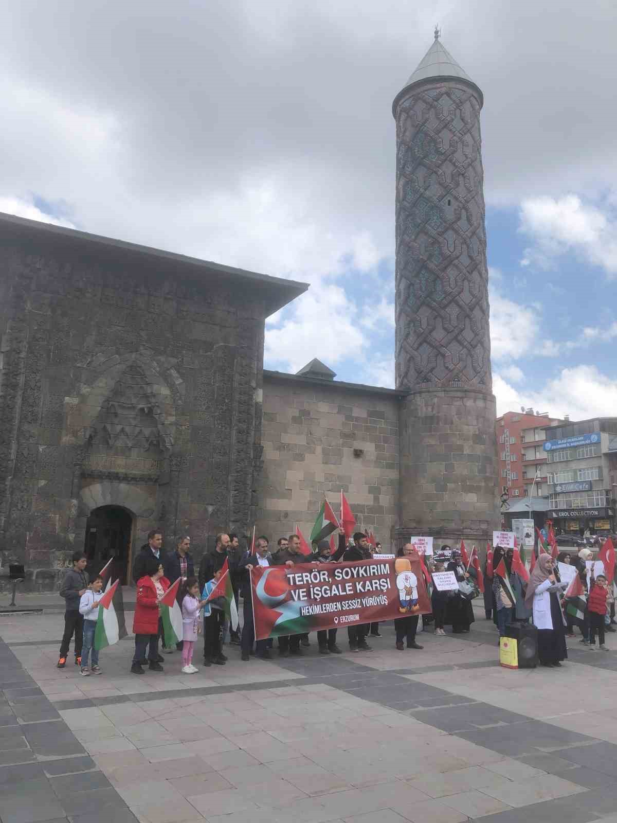 Hekimlerin Filistin için sessiz yürüyüşleri devam ediyor
