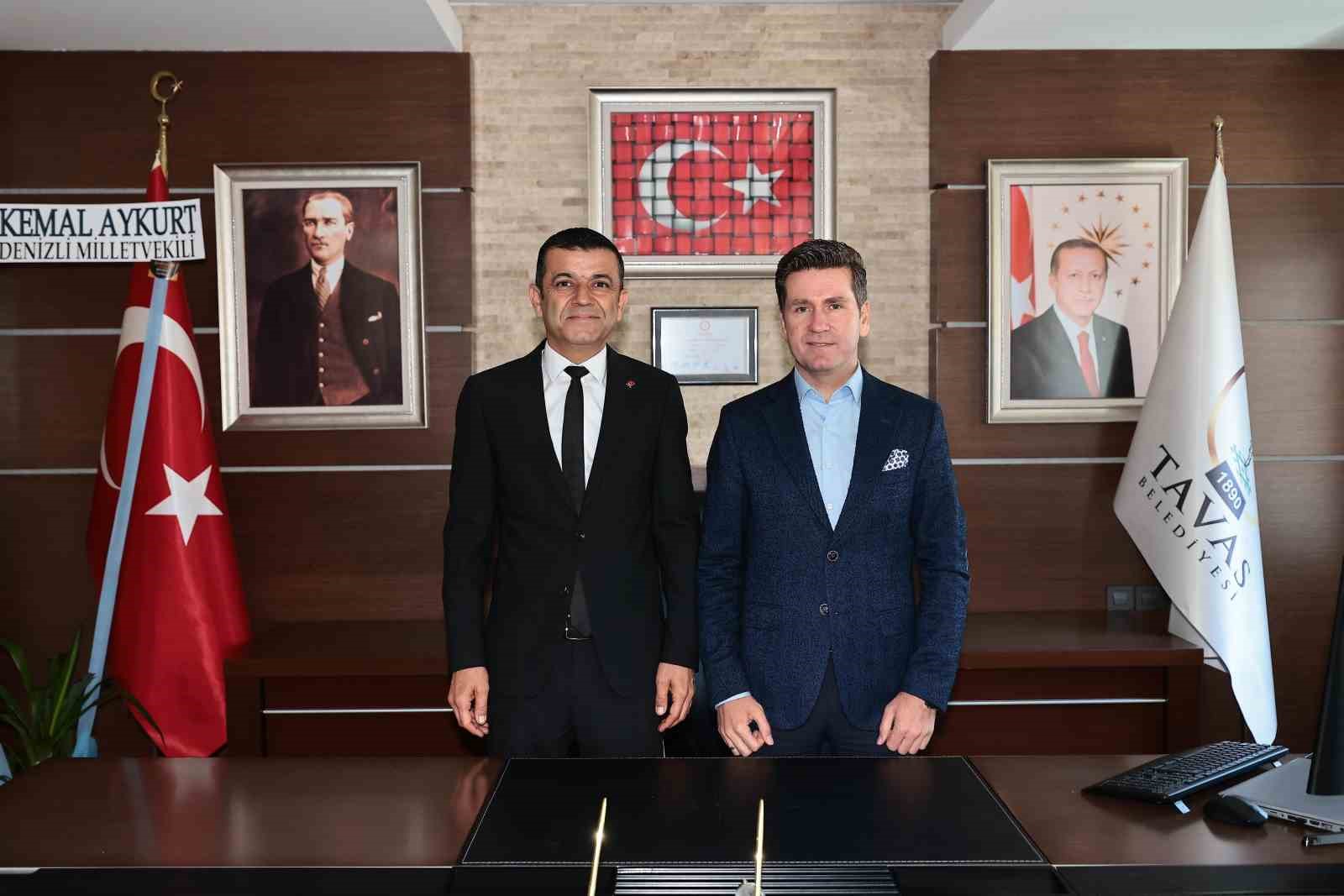 Başkan Çavuşoğlu, Kale ve Tavas ilçe başkanlarıyla görüştü