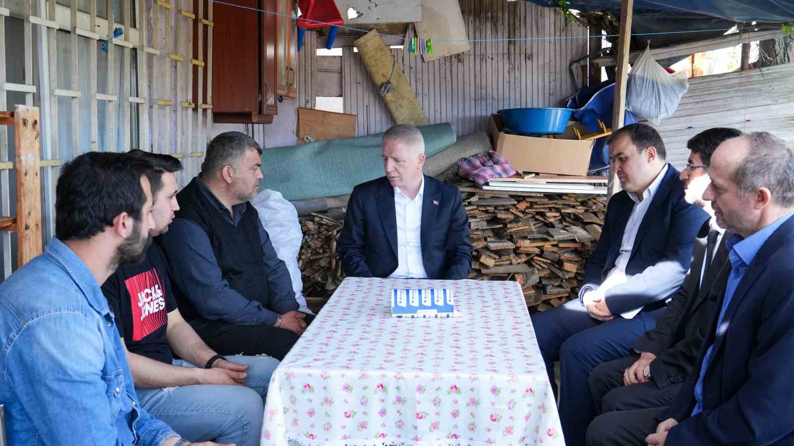 İstanbul Valisi G&uuml;l, yangın faciasında hayatını kaybedenlerin ailelerini ziyaret etti
