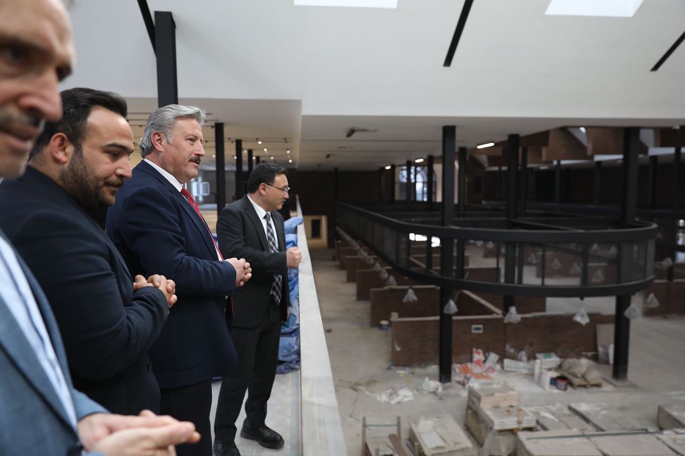 Vali &Ccedil;i&ccedil;ek ve Başkan Palancıoğlu &Ccedil;arşı Melikgazi&rsquo;yi inceledi
