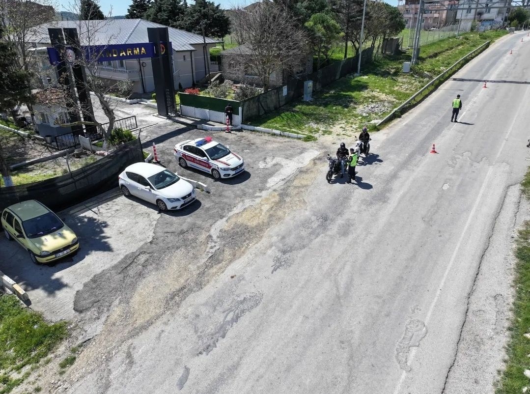 Kırklareli&rsquo;nde jandarma ekiplerinden bayram &ouml;ncesi dronlu denetim
