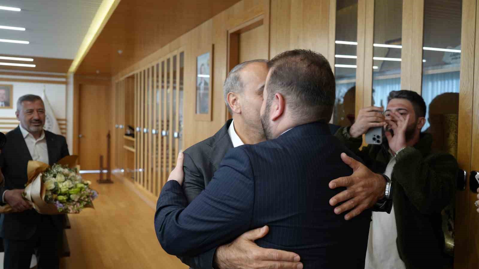 Arnavutk&ouml;y Belediyesi&rsquo;nde devir teslim t&ouml;reni: Mustafa Candaroğlu g&ouml;reve başladı
