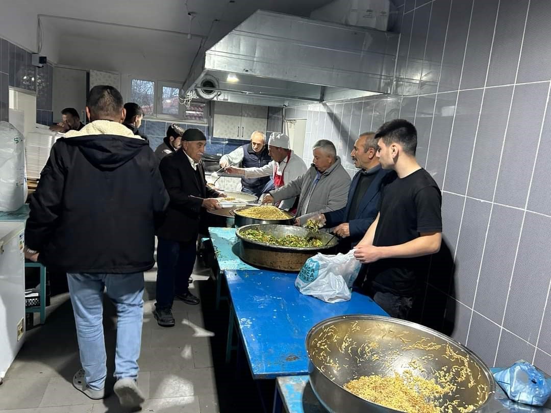Evci k&ouml;y&uuml;nde geleneksel iftar yemeği
