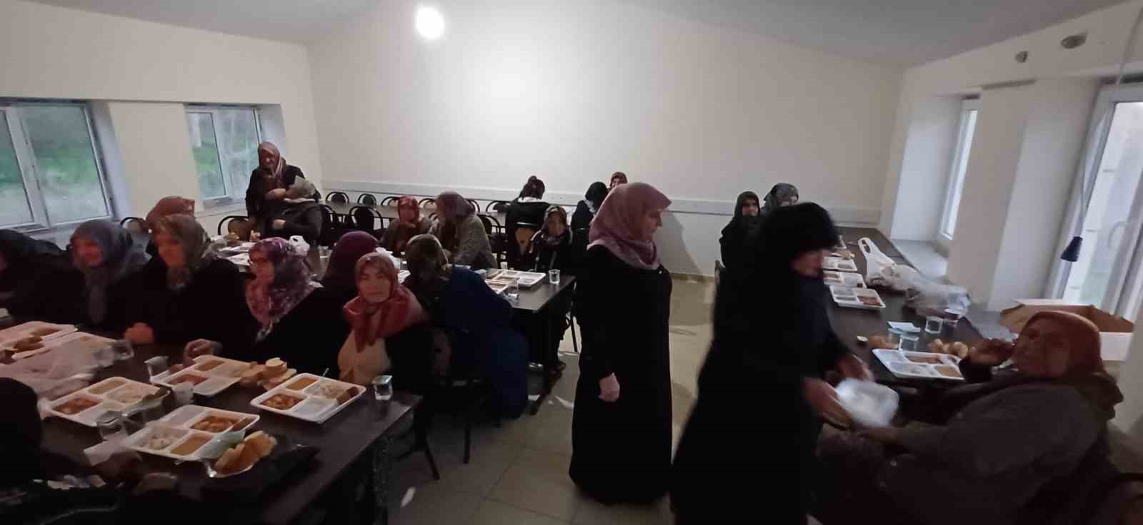Bu köyde Ramazan ayı boyunca evlerde yemek pişirilmiyor
