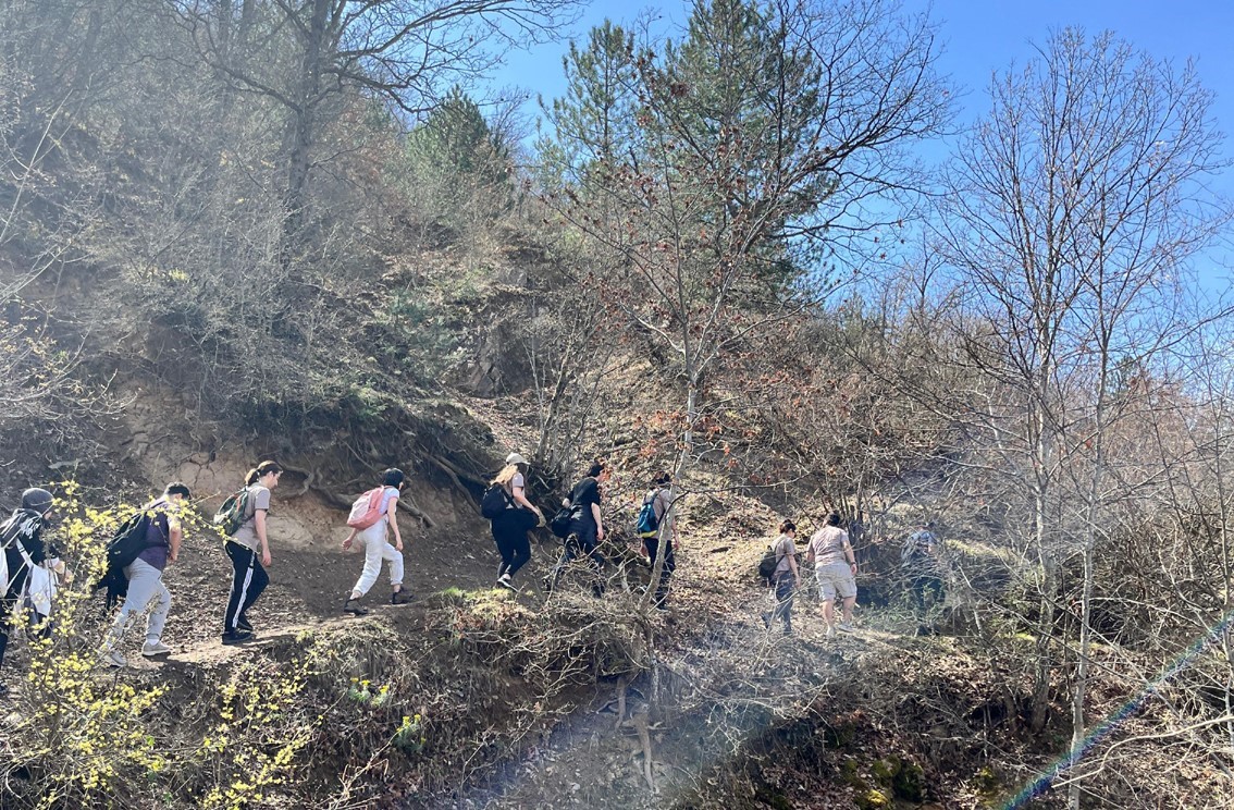 Üniversitelilerden Höbek Dağı ve Kaleköy’de doğa yürüyüşü