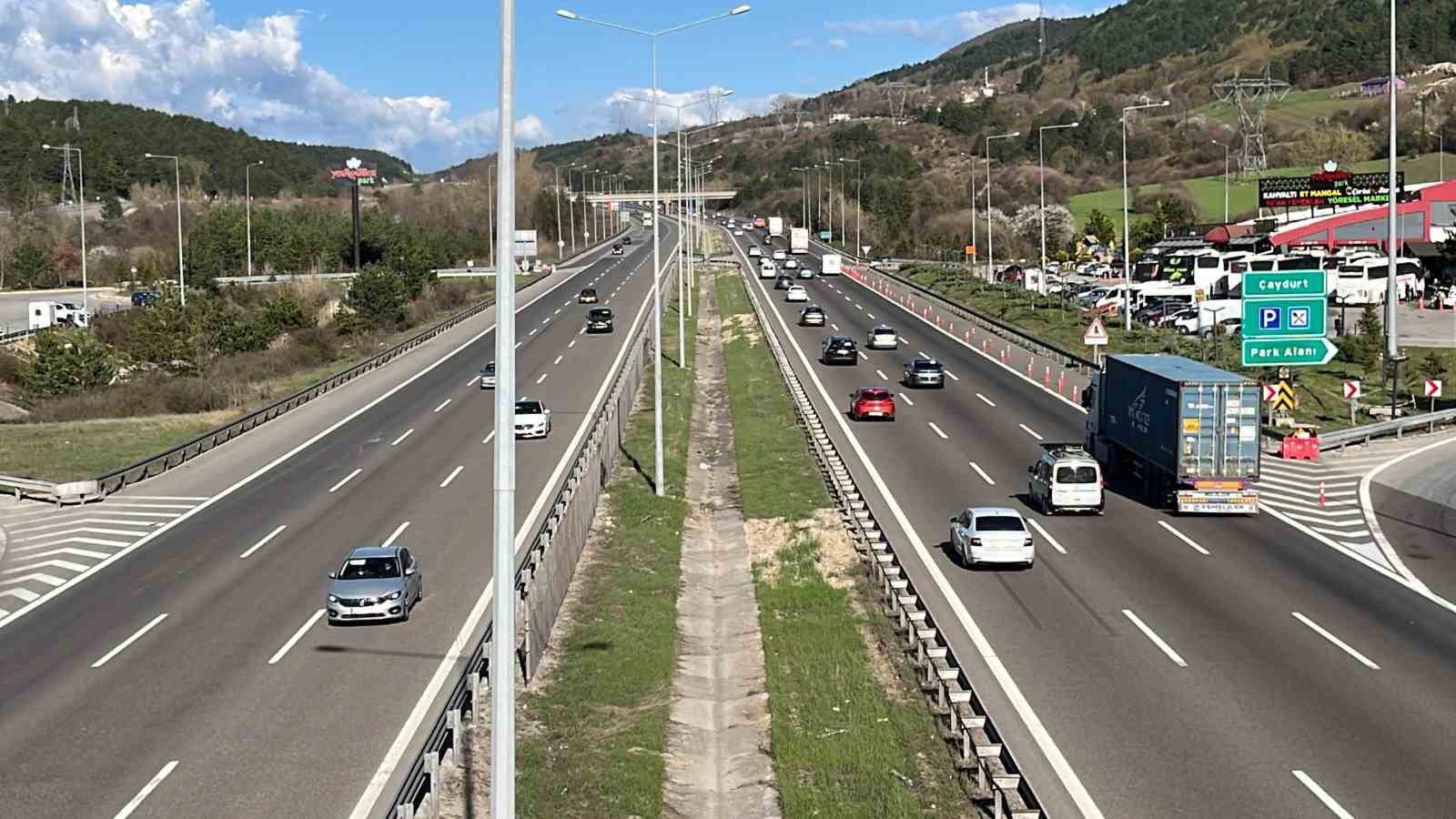 TEM Otoyolu’nun Bolu geçişinde trafik akıcı seyrediyor