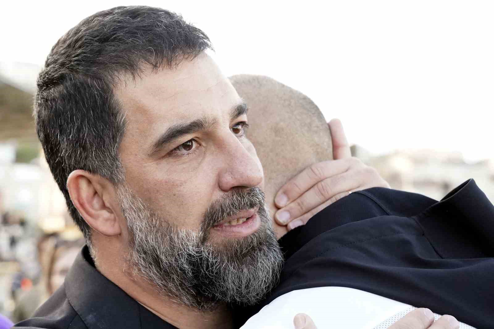 Ey&uuml;pspor, şampiyonluk sevincini taraftarıyla paylaştı
