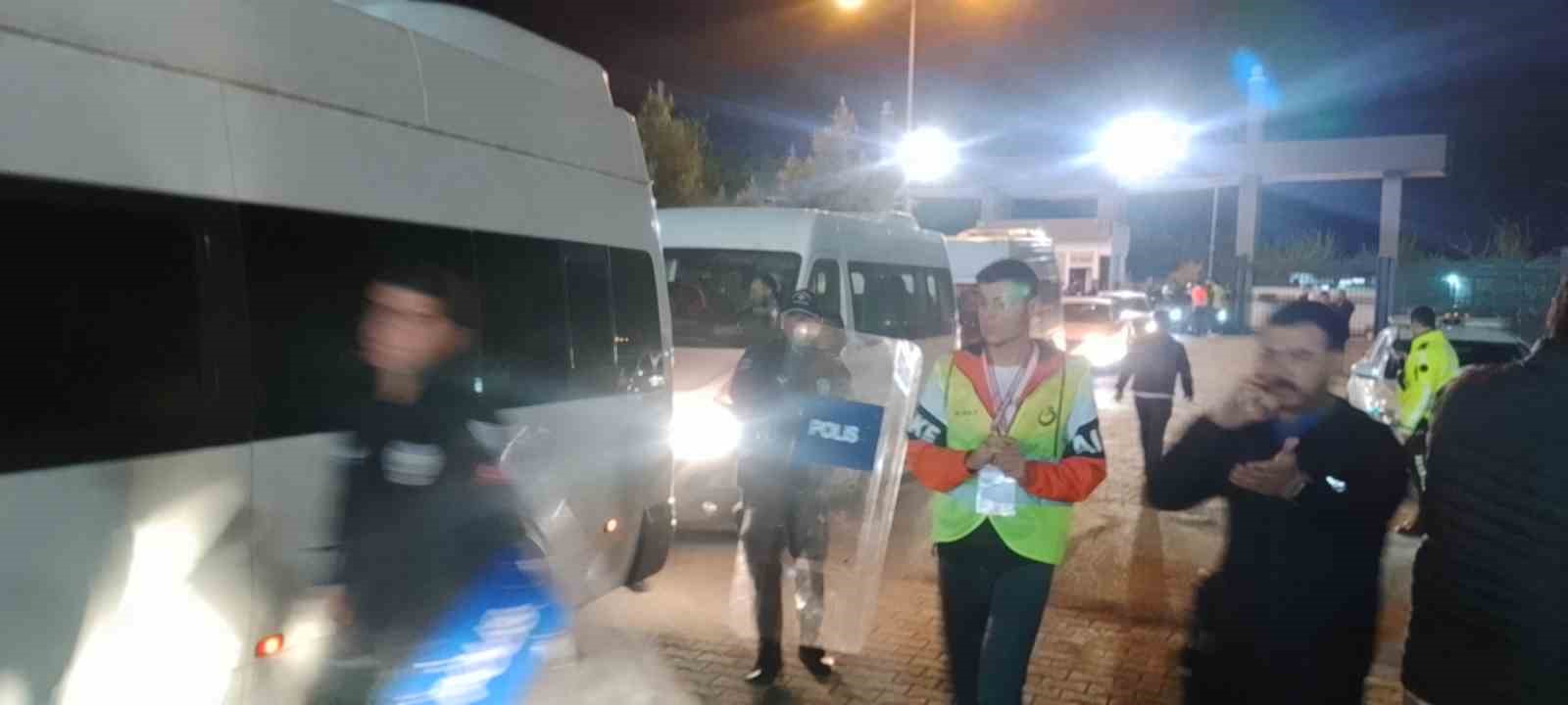 Fenerbah&ccedil;e takımı stada geldi 