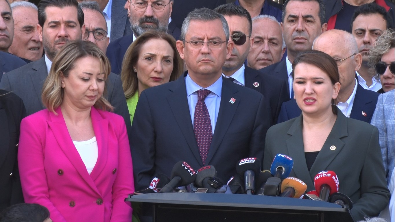 CHP heyeti Hatay için olağanüstü itiraz dilekçesini YSK’ya verdi 