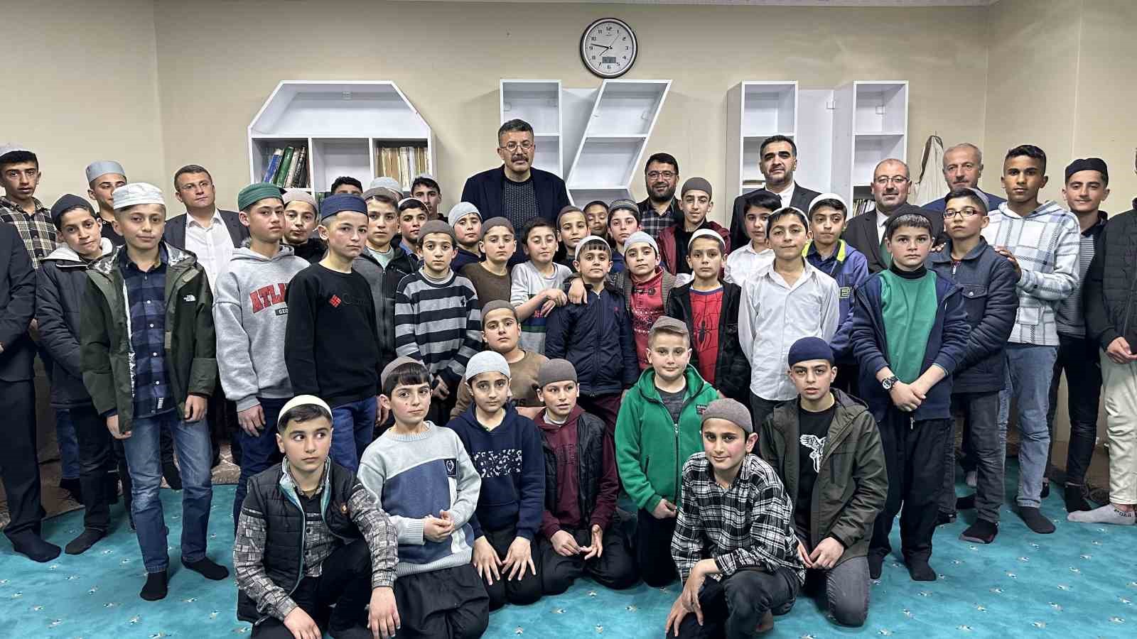 Vali Çelik: "45 öğrencimizi İstanbul’a gezi ve maça göndereceğiz"