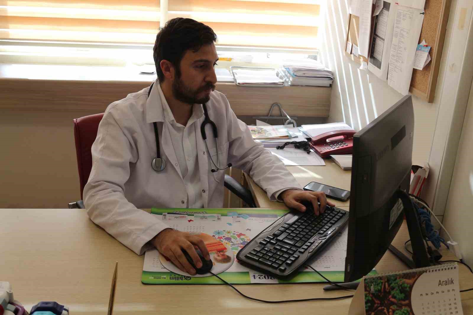 Uzmanından mevsimsel alerji uyarısı: Genetik fakt&ouml;rl&uuml; olanlarda &ouml;m&uuml;r boyu ila&ccedil; tedavisi
