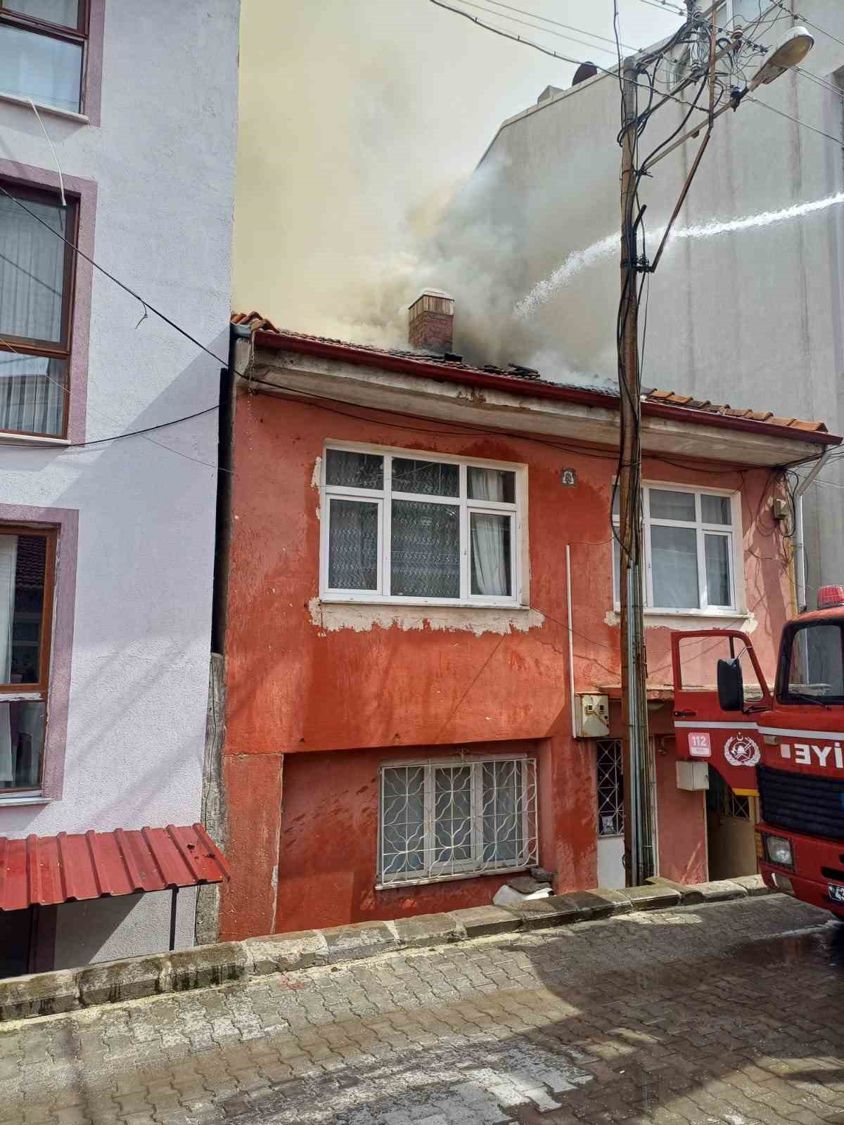 Gediz&rsquo;de ev yangını
