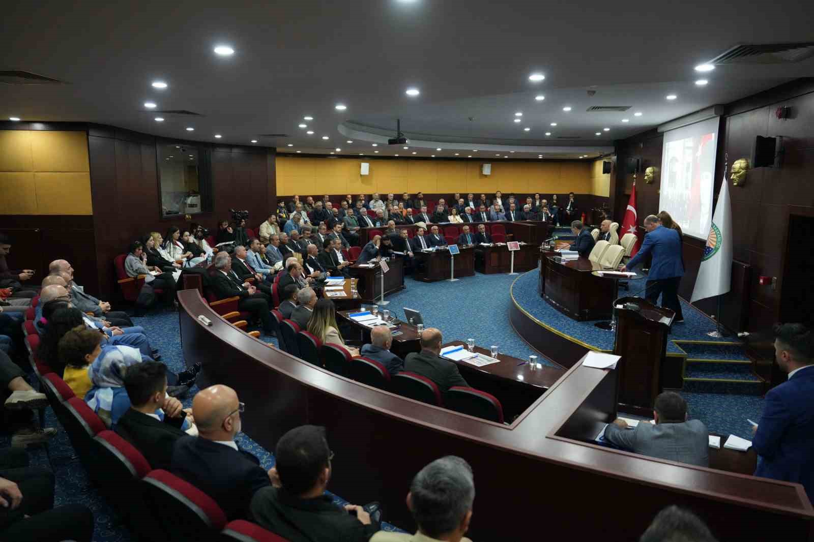 Gölbaşı Belediye Başkanı Odabaşı: “Parti rozetini çıkarttık”