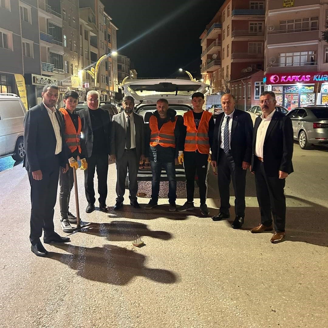 Alaca’da plastik yol butonları söküldü