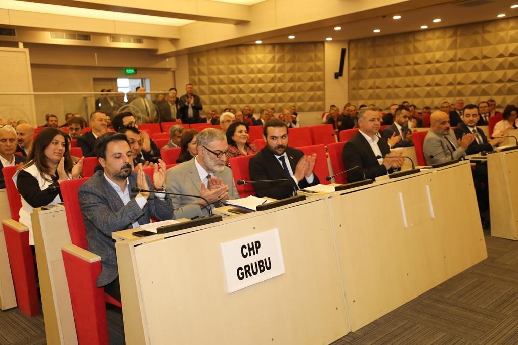 Manisa’nın ilk kadın Belediye Başkanı Durbay ilk meclisini yönetti
