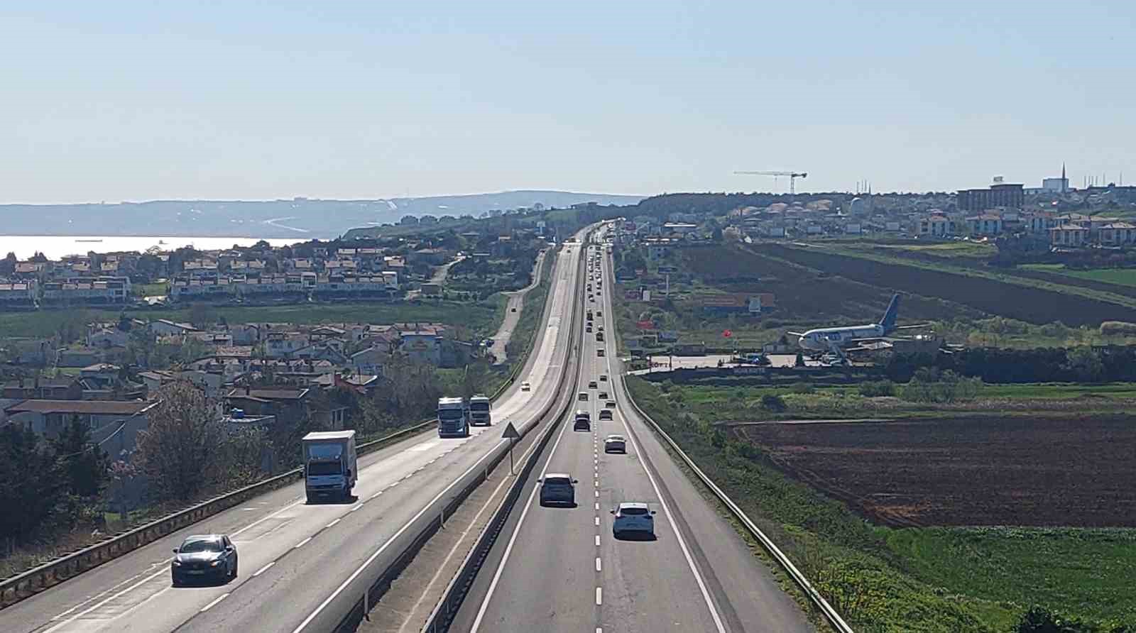 Tekirdağ-İstanbul karayolunda bayram yoğunluğu
