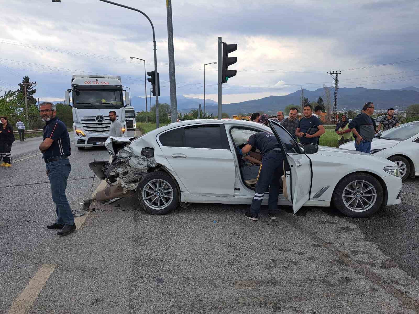 Hatay’da 3 aracın karıştığı kazada 7 kişi yaralandı
