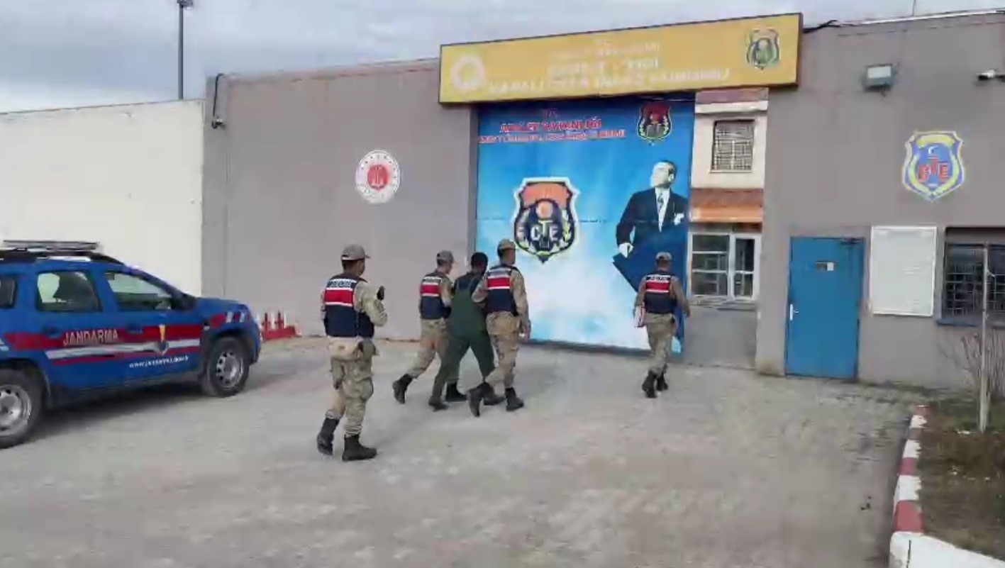 Hapis cezasıyla aranıyordu, Kars&rsquo;ta yakalandı
