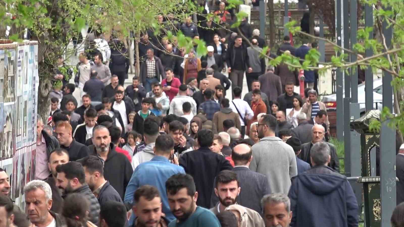 Siirt&rsquo;te &ccedil;arşı ve pazarda bayram yoğunluğu
