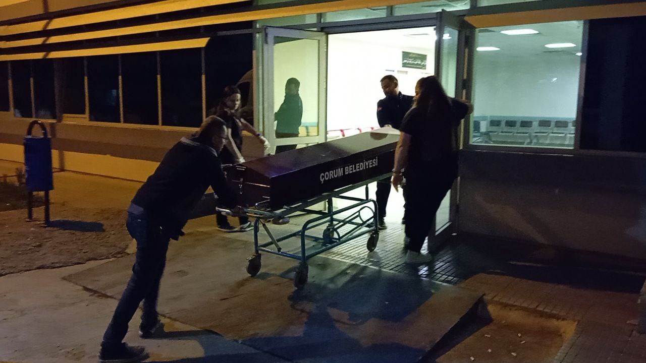 Tatil i&ccedil;in &ccedil;ıktıkları yolda kaza yaptılar: 1 &ouml;l&uuml;, 1 yaralı
