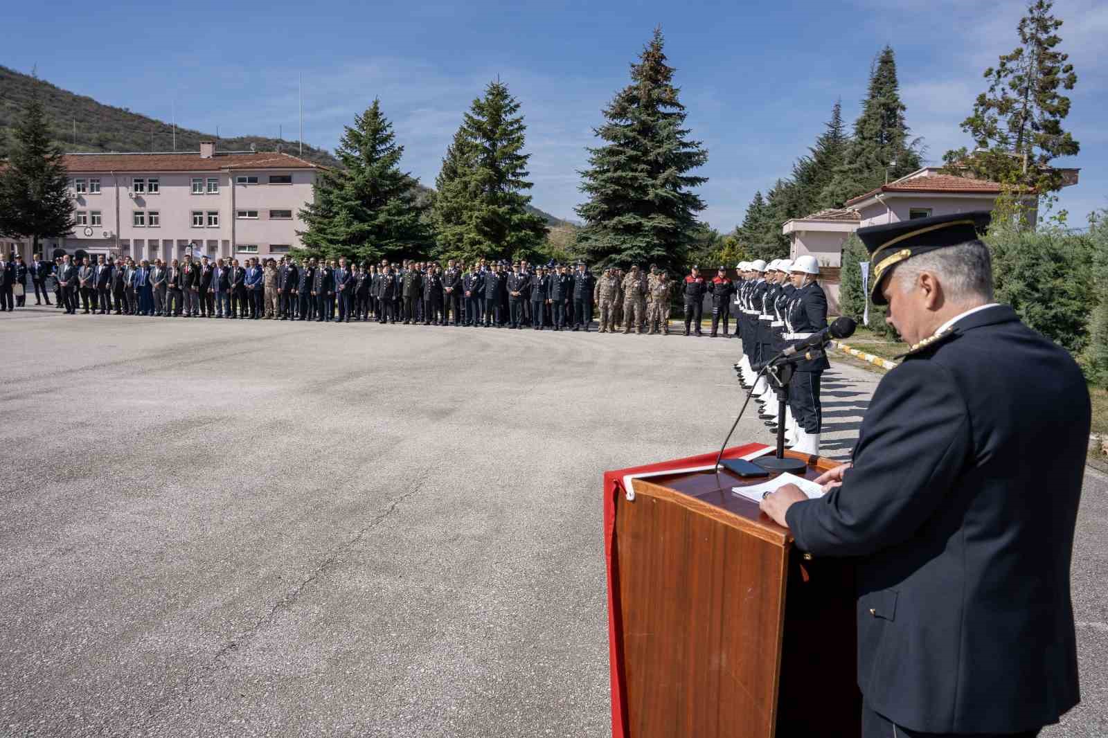 Tokat&rsquo;ta T&uuml;rk Polis Teşkilatı&rsquo;nın 179. kuruluş yıl d&ouml;n&uuml;m&uuml; i&ccedil;in &ccedil;elenk sunma t&ouml;reni d&uuml;zenlendi

