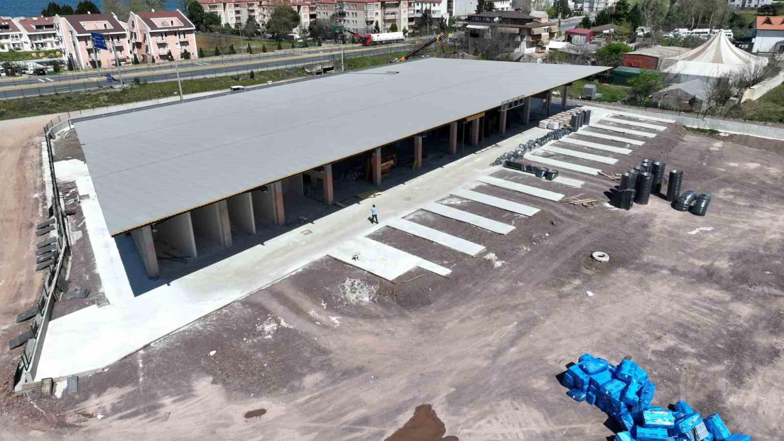 Karamürsel terminal binasında çatı imalatı tamamlandı
