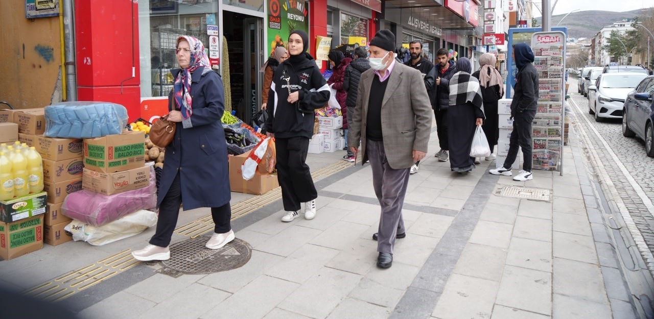 Bayburt’ta bayram alışveriş telaşı yoğunluğuna neden oldu
