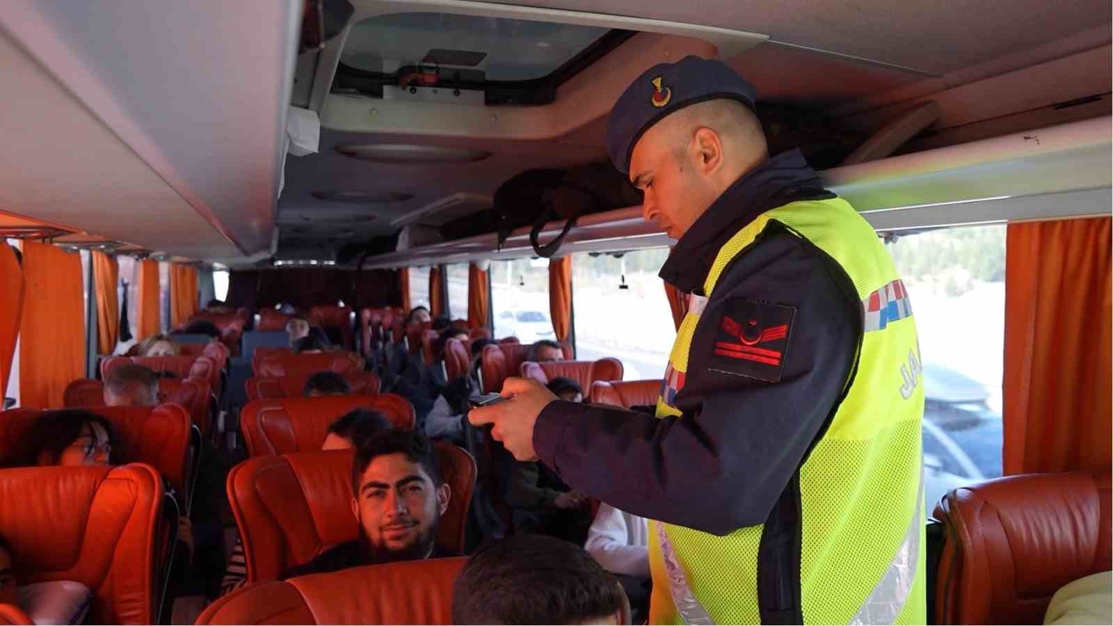 43 ilin ge&ccedil;iş g&uuml;zergahında trafik yoğunluğu azaldı

