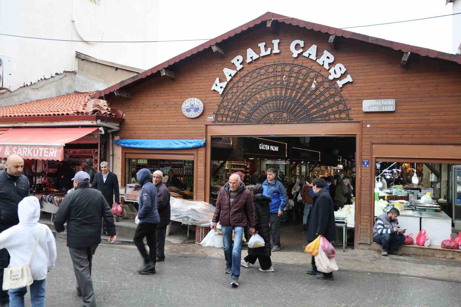 Elazığ Kapalı &Ccedil;arşı&rsquo;da bayram yoğunluğu
