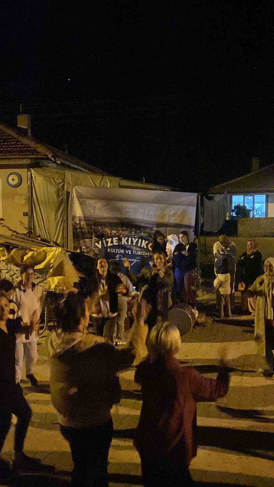 Kıyık&ouml;y&rsquo;de romanlar g&uuml;n&uuml;nde doyasıya eğlendiler
