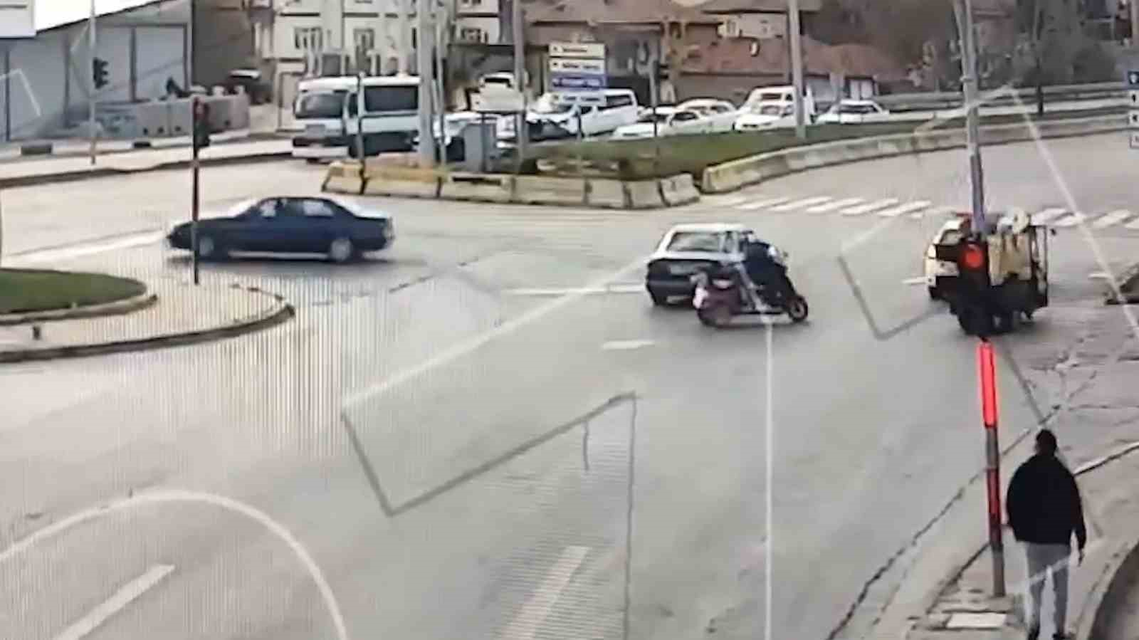 Polisin g&ouml;z&uuml; &ouml;n&uuml;nde yaptığı hareket pahalıya patladı: 33 bin 739 lira ceza yedi
