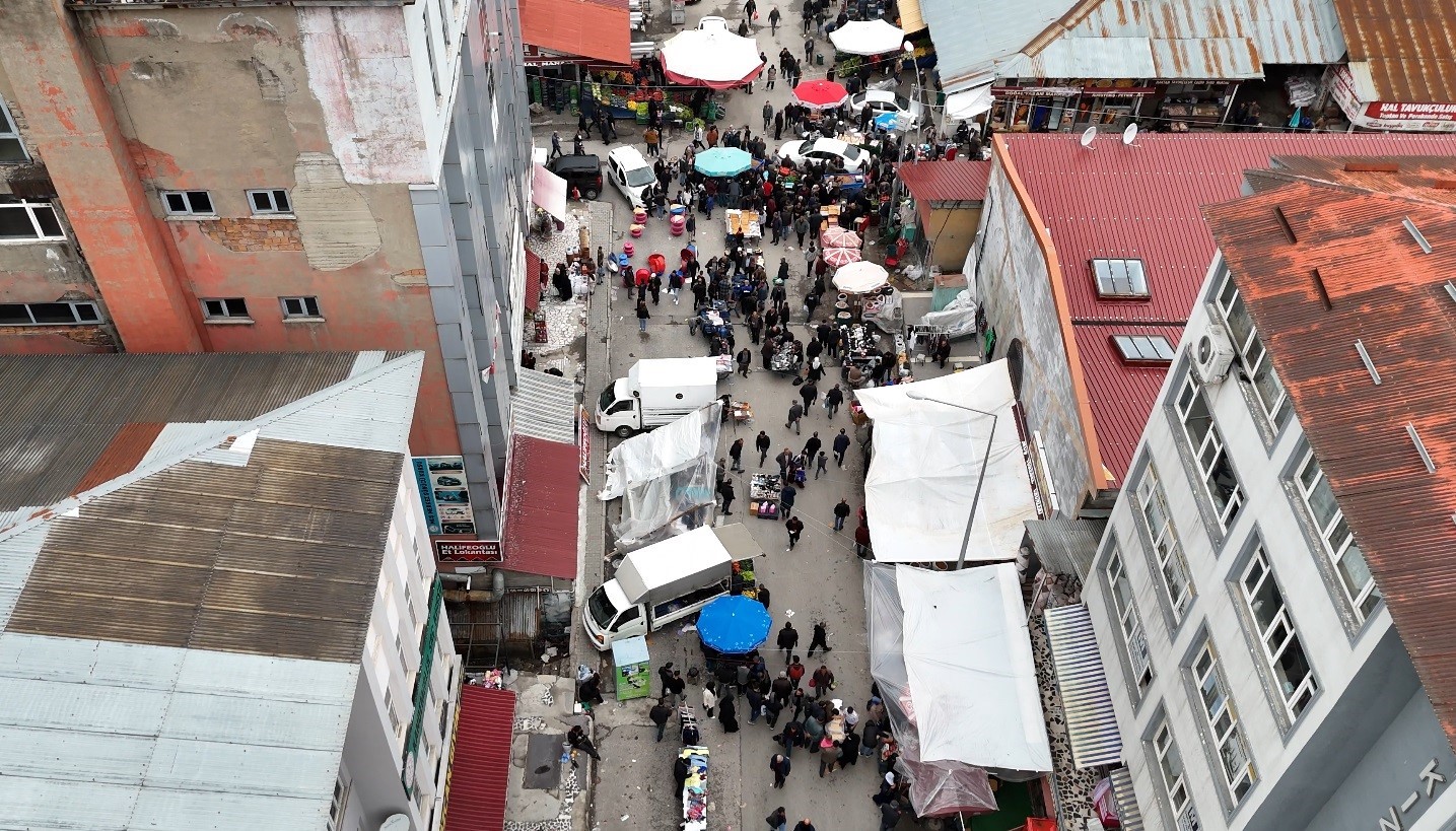 Muş’ta kurulan bayram pazarında son gün yoğunluğu yaşandı
