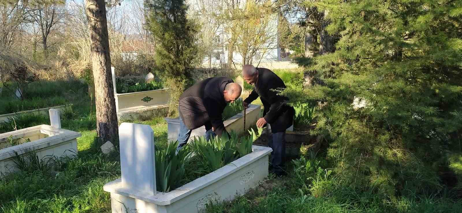 Hisarcık’ta mezarlık ziyareti