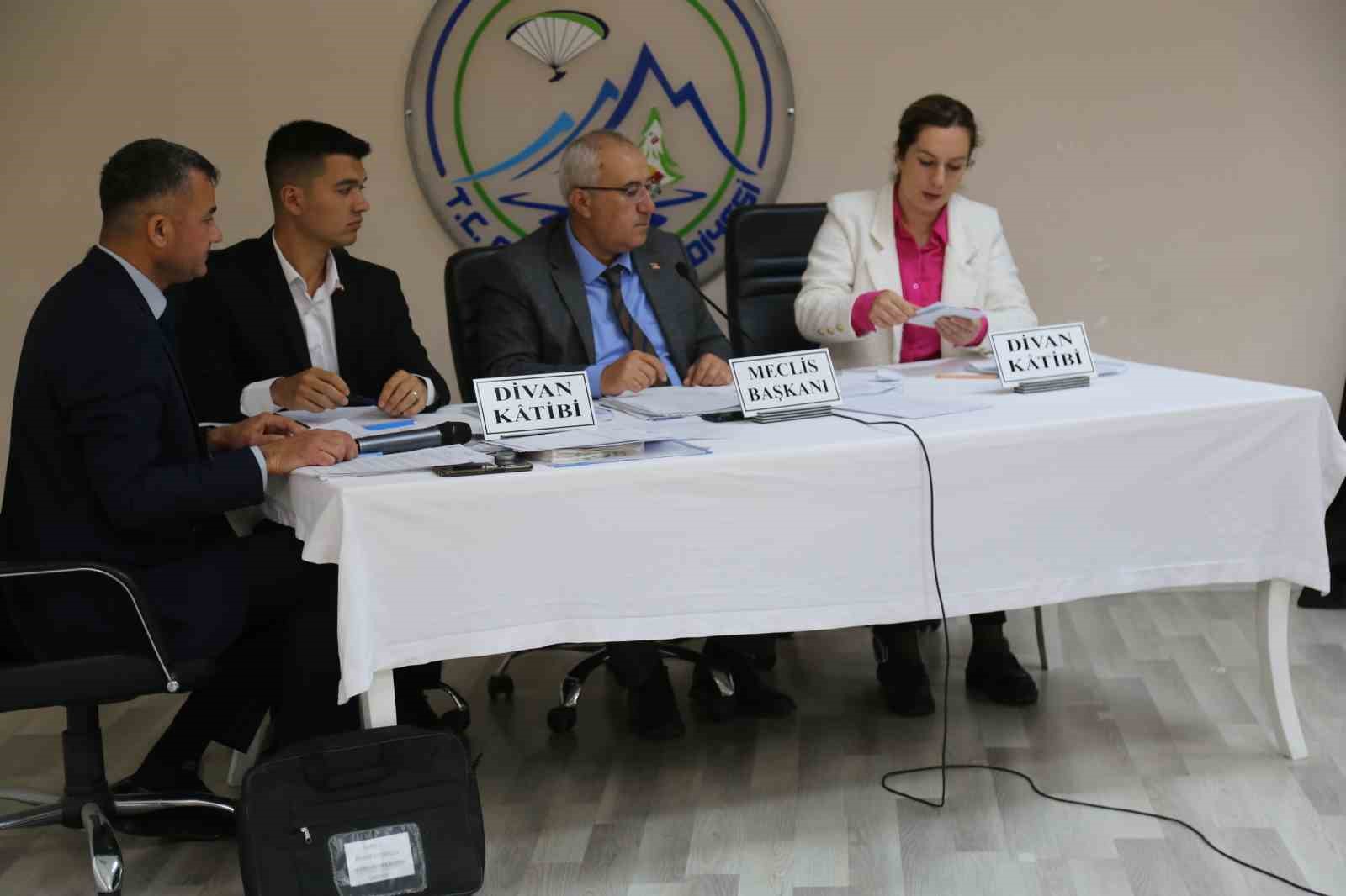 Çameli Belediye Meclisi yeni dönemin ilk toplantısında yönetim kadrosunu belirledi
