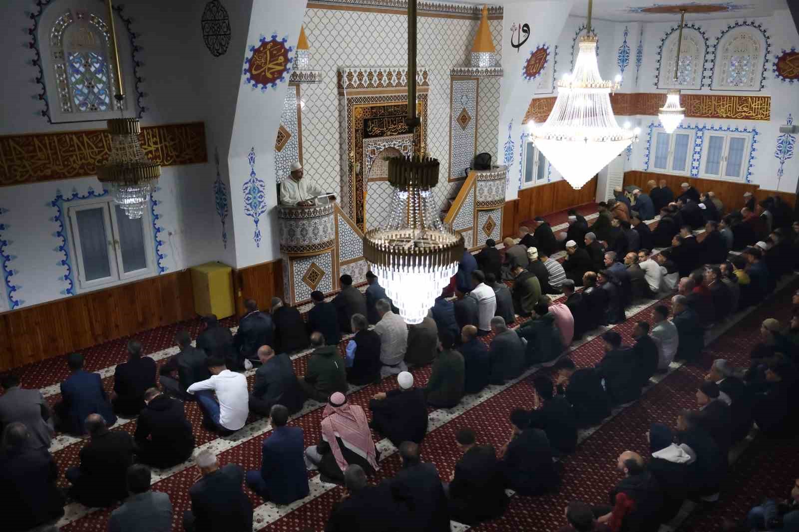 Adana’da bayram namazı kılındı