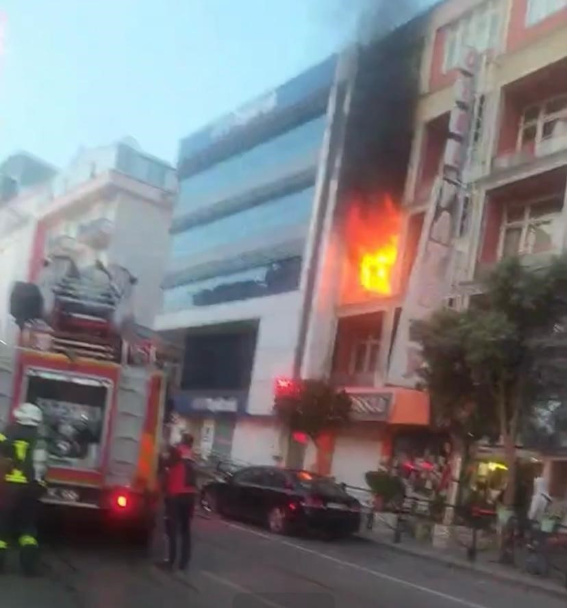 Isparta&rsquo;da 4 katlı otelde korkutan yangın
