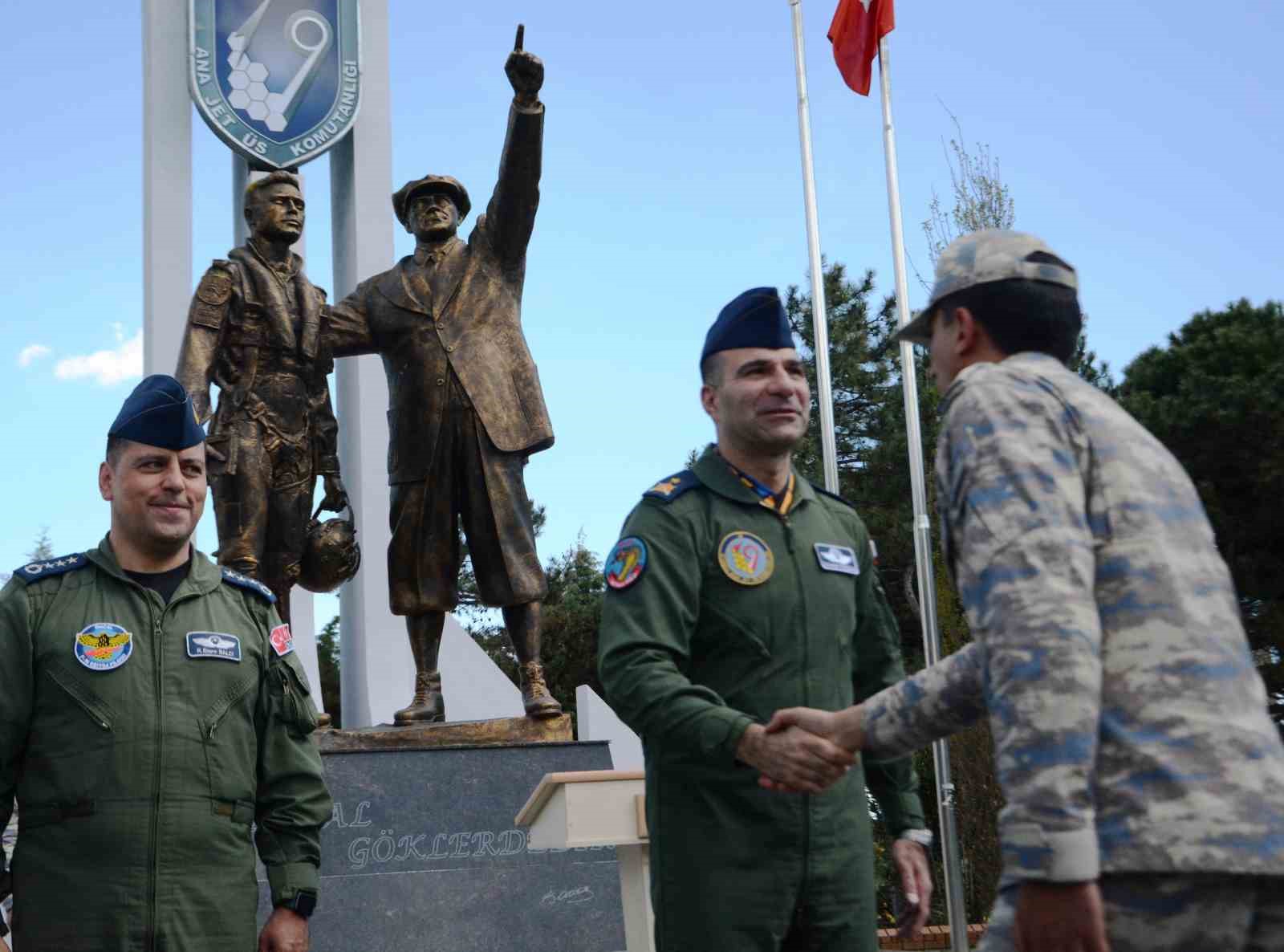 G&ouml;ky&uuml;z&uuml;n&uuml;n yılmaz bek&ccedil;ileri bayramlaştı
