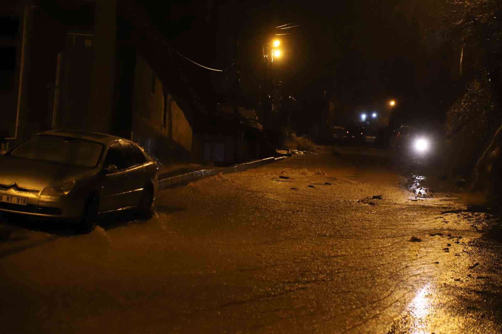 Hakkari&rsquo;de sel suları ile m&uuml;cadele &ccedil;alışması
