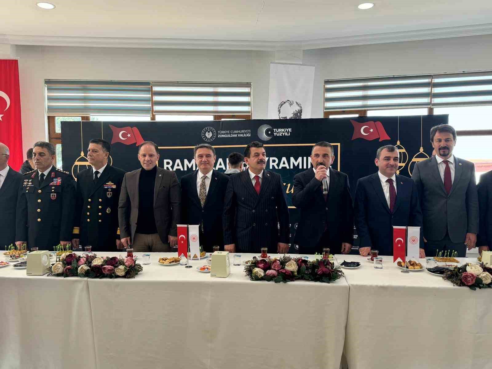 Zonguldak&rsquo;ta protokol bayramlaştı
