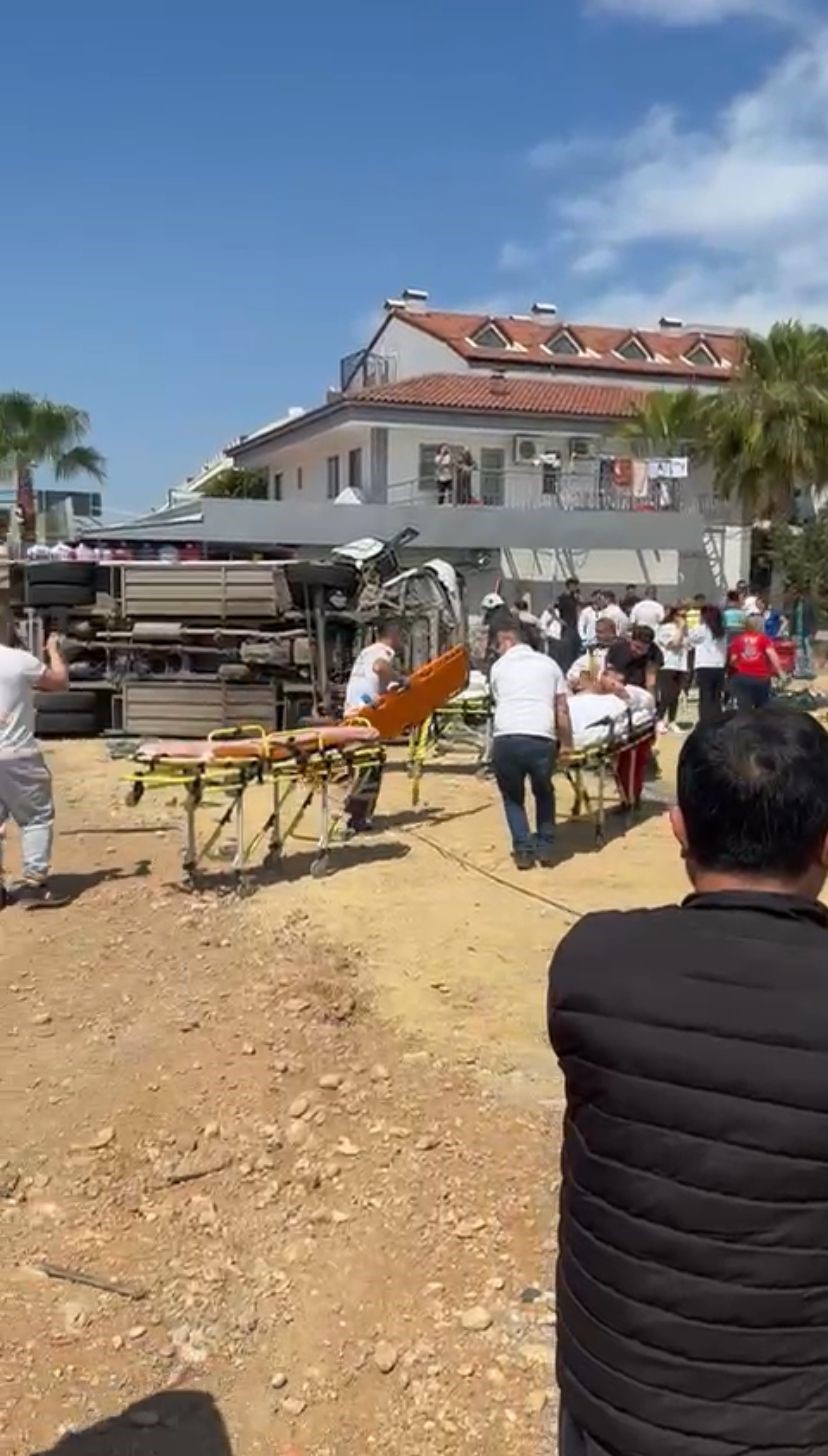 Antalya&rsquo;da feci kaza: 29 yaralı
