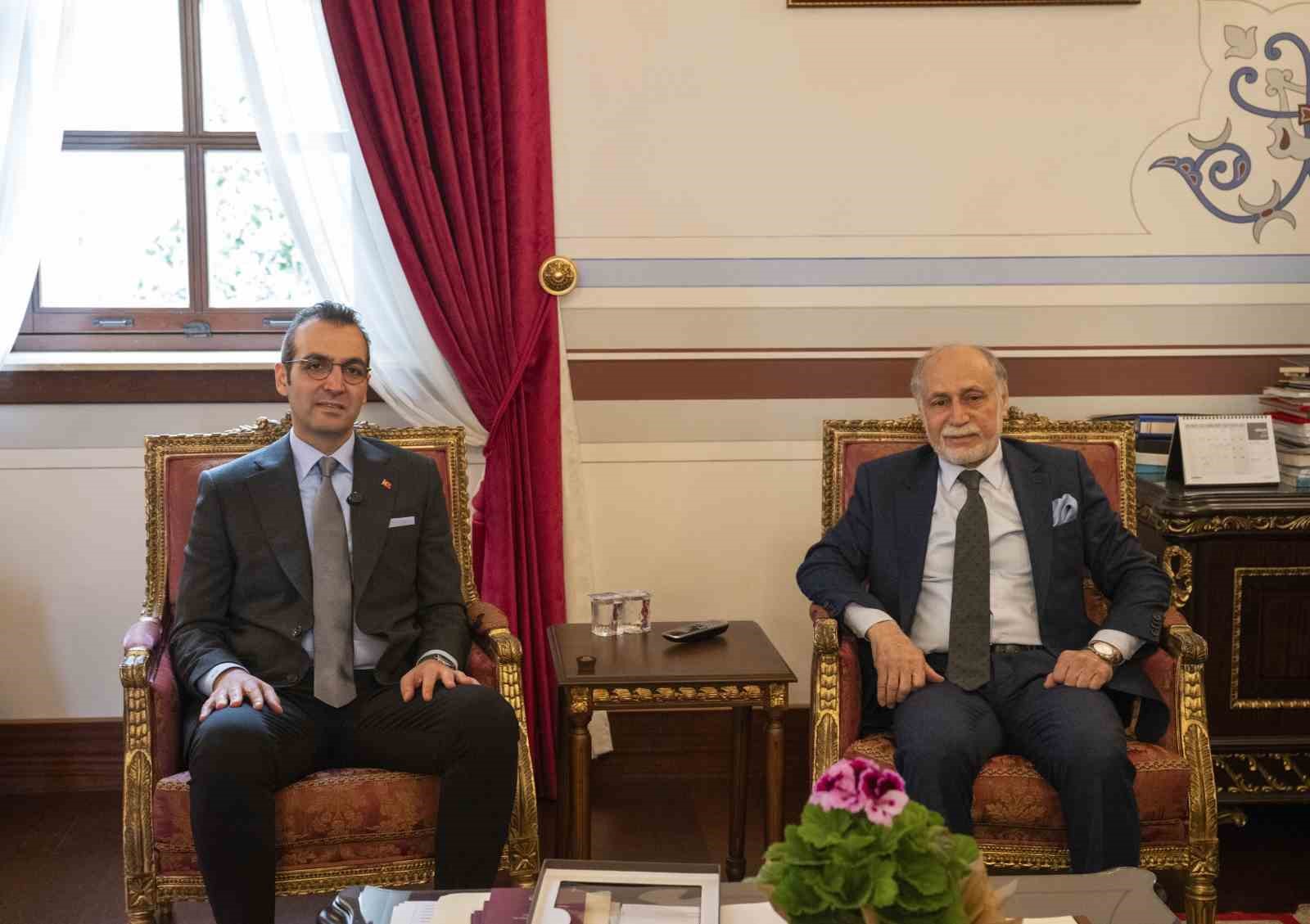 Şişli Belediye Başkanı Şahan, Dar&uuml;laceze sakinleriyle bayramlaştı
