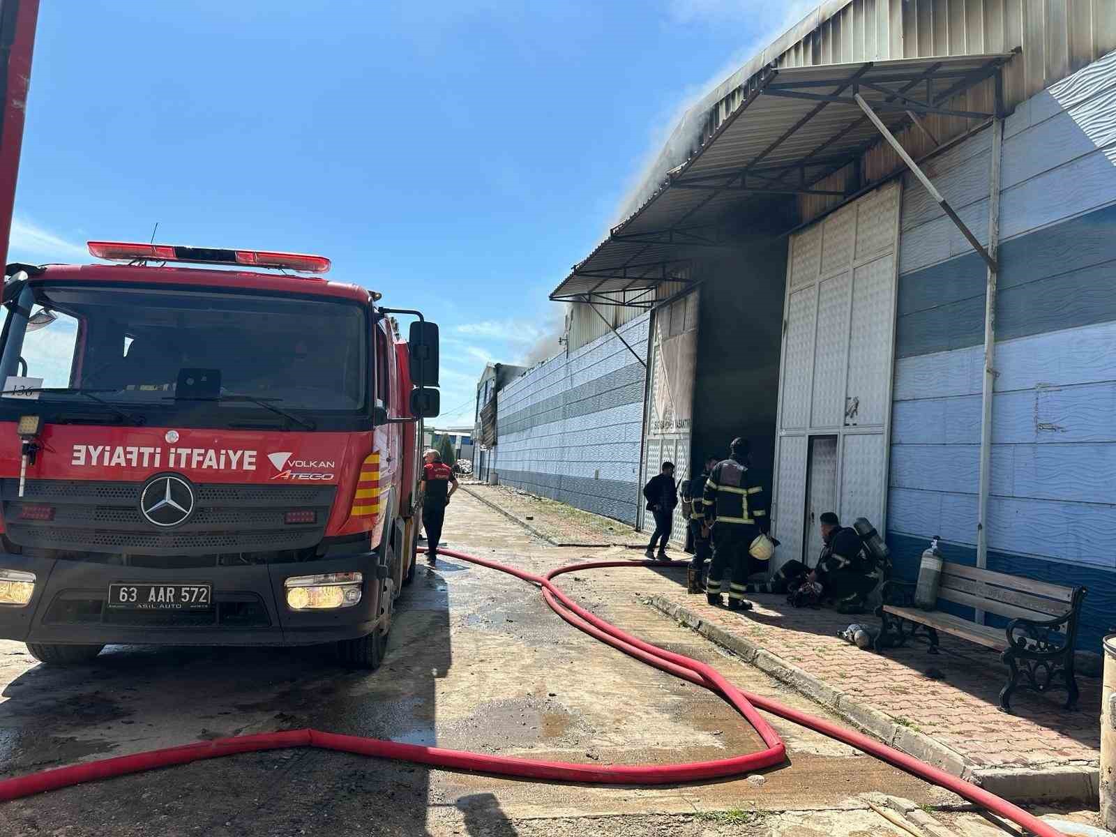 Fabrika yangını s&ouml;nd&uuml;r&uuml;ld&uuml;