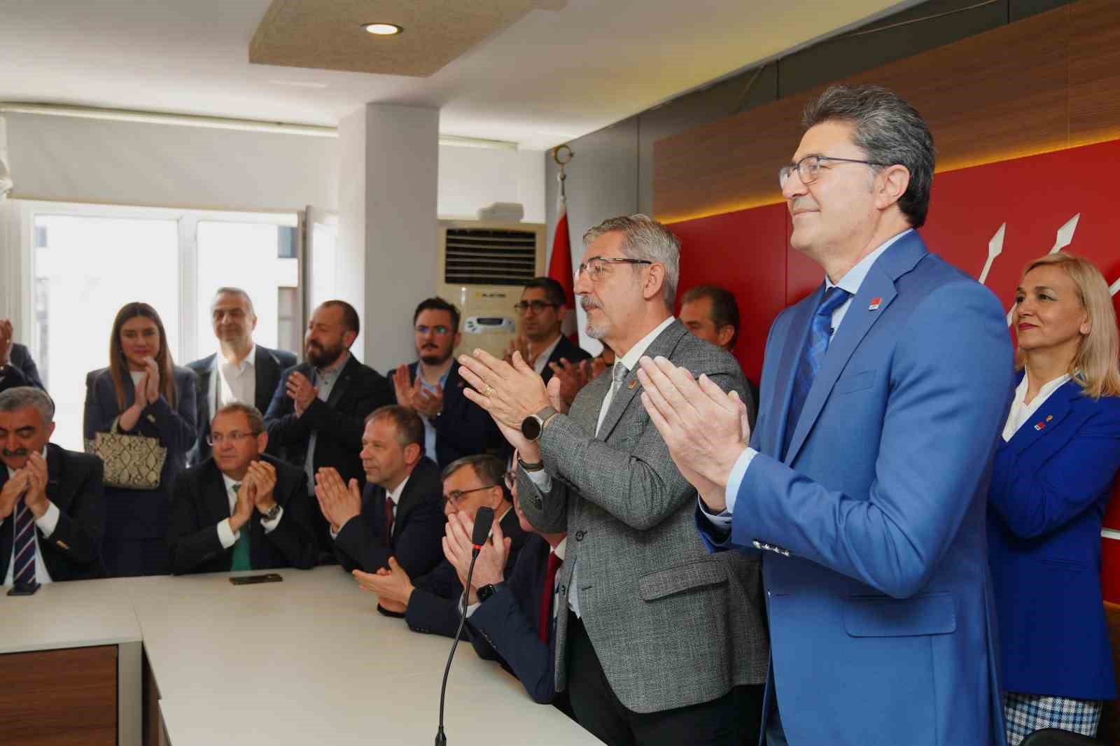 Başkan Ergin CHP Balıkesir İl Başkanlığı bayramlaşmasına katıldı
