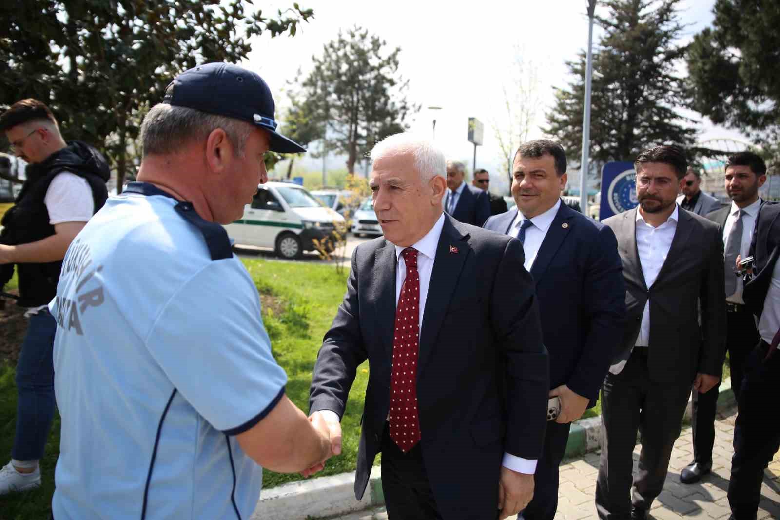 Başkan Bozbey’den Büyükşehir çalışanlarına bayram ziyareti
